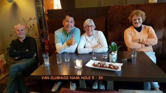 Afbeelding met tafel, persoon, binnen, zitten Automatisch gegenereerde beschrijving